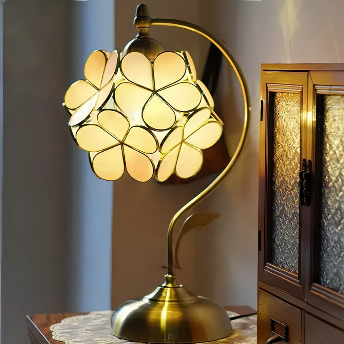 Tiffany Petal Table Lamp