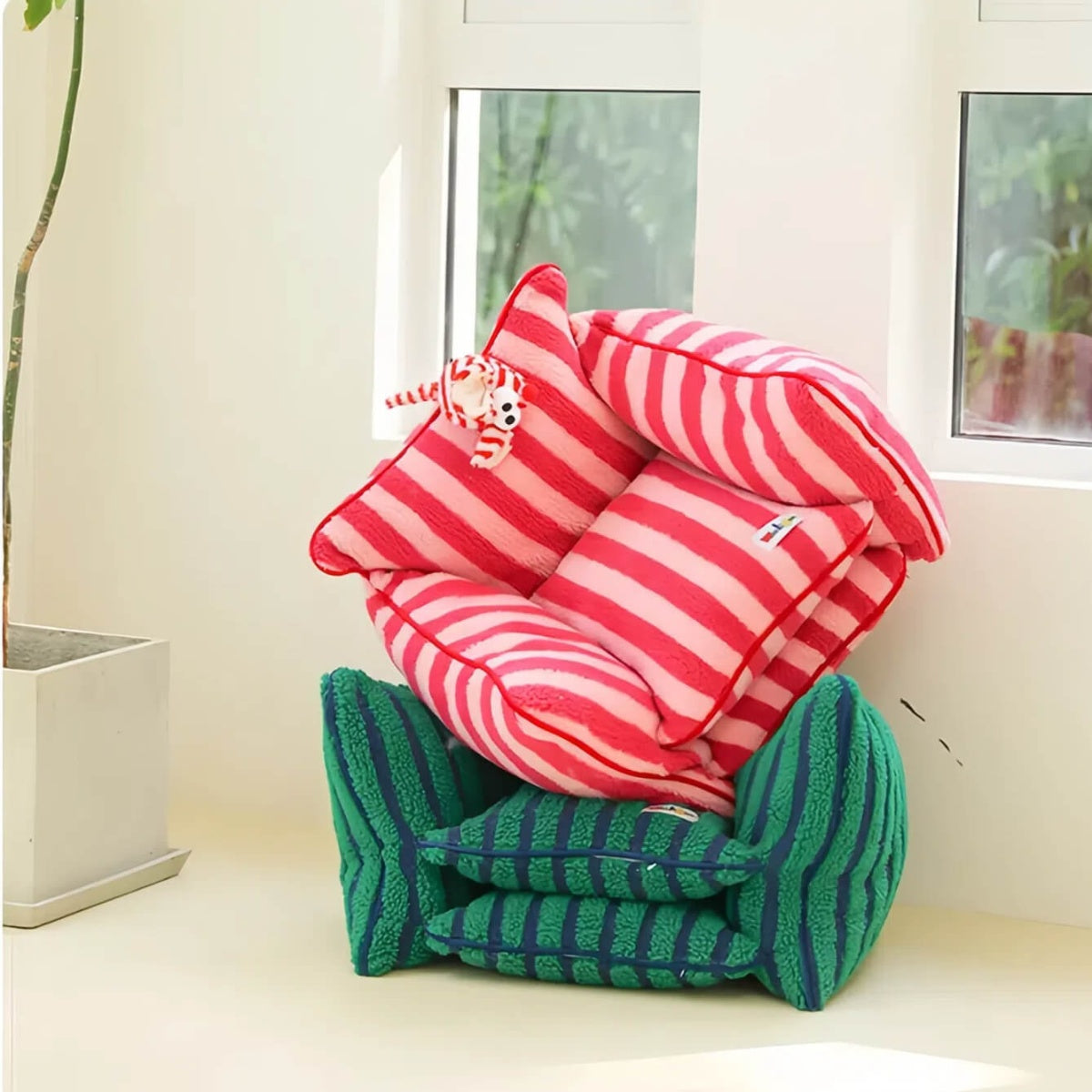 Dopamine Stripe Pet Sofa