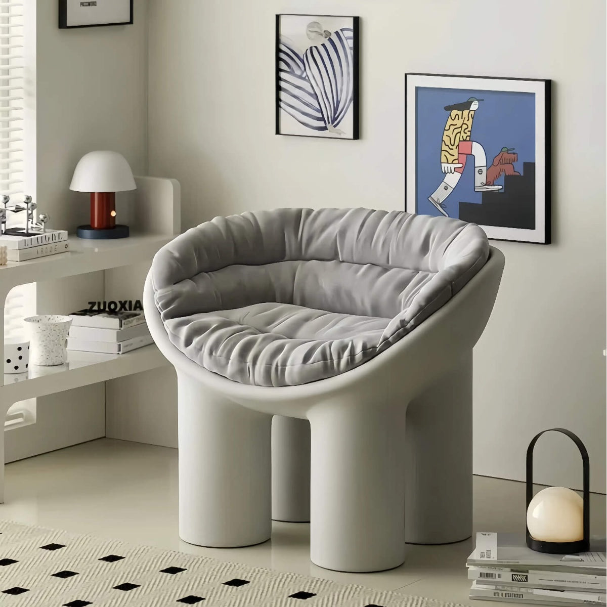 Tubby Lounge Chair (plastic)