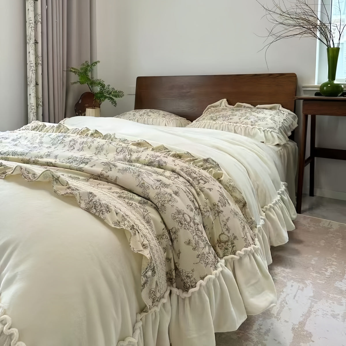 Beige Floral Velvet Bedding Set