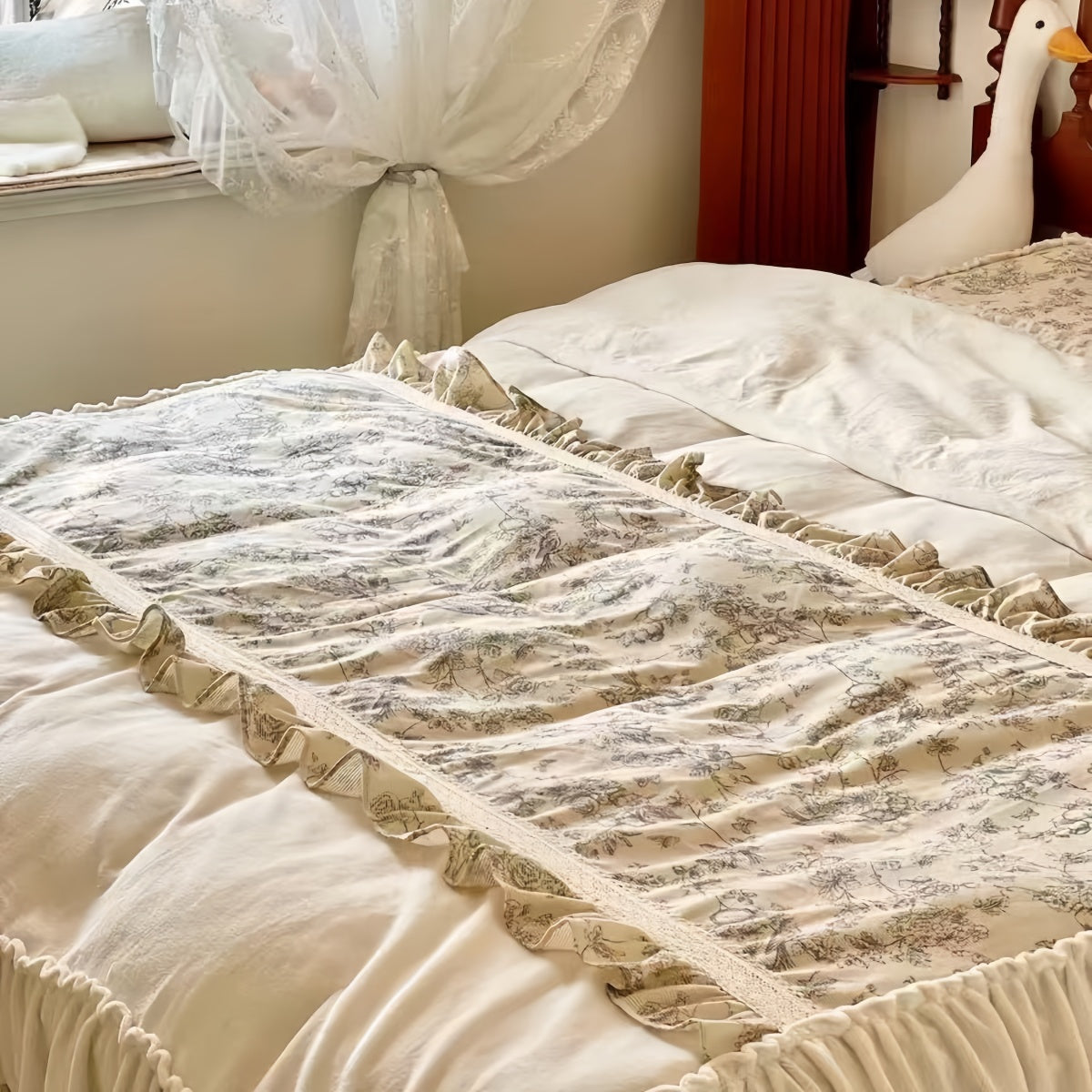 Beige Floral Velvet Bedding Set
