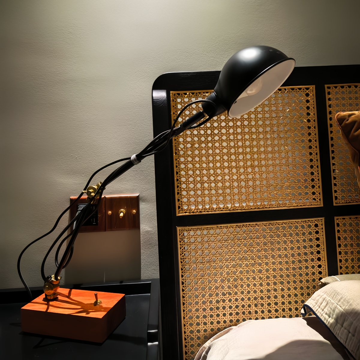 Vintage-Inspired Wooden Desk Lamp