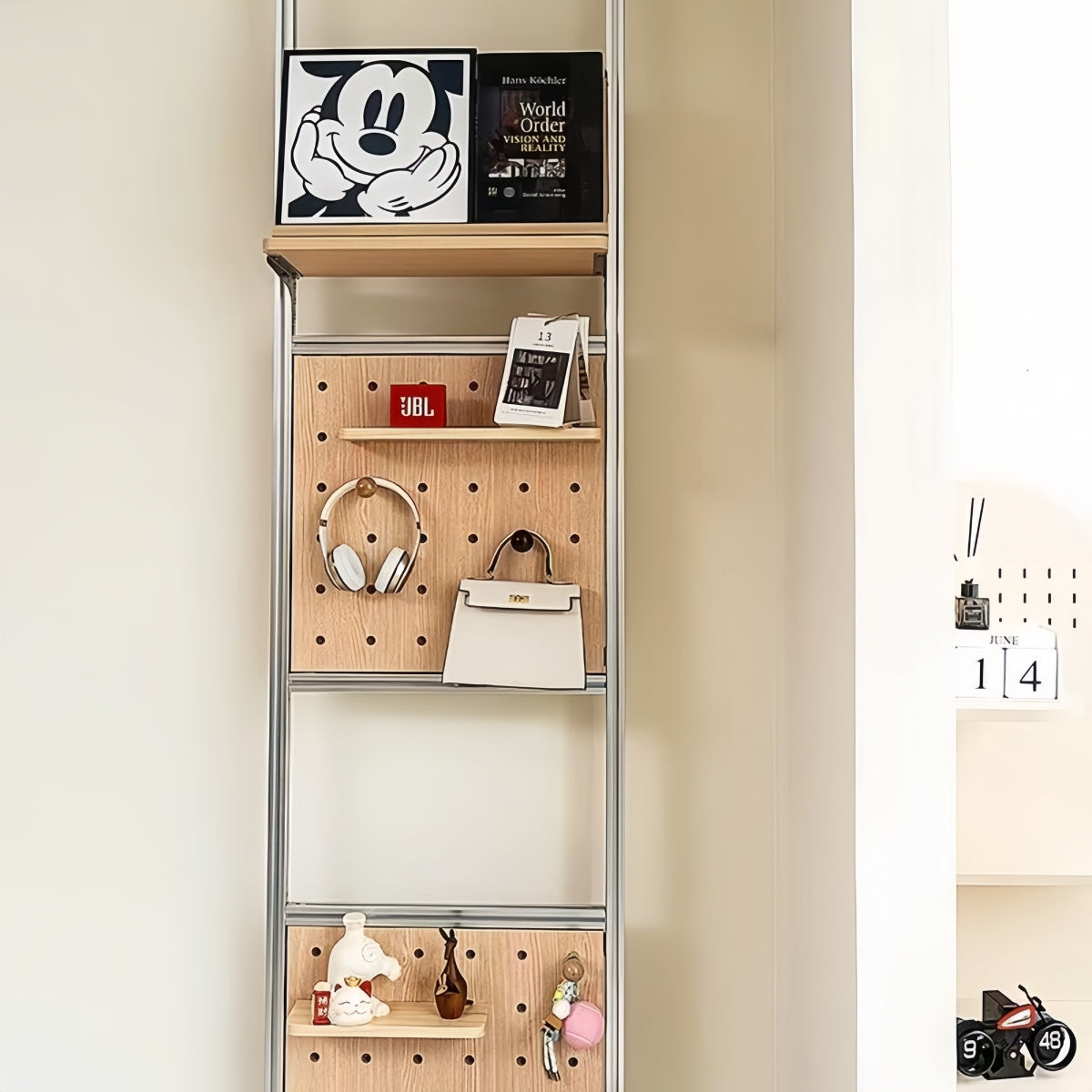 Echo Shelf
