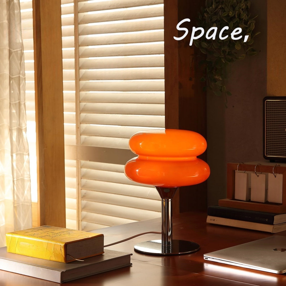 Yara Curved Mushroom Lamp in Amber