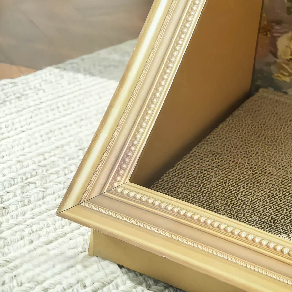 Oil Painting Cat Scratcher