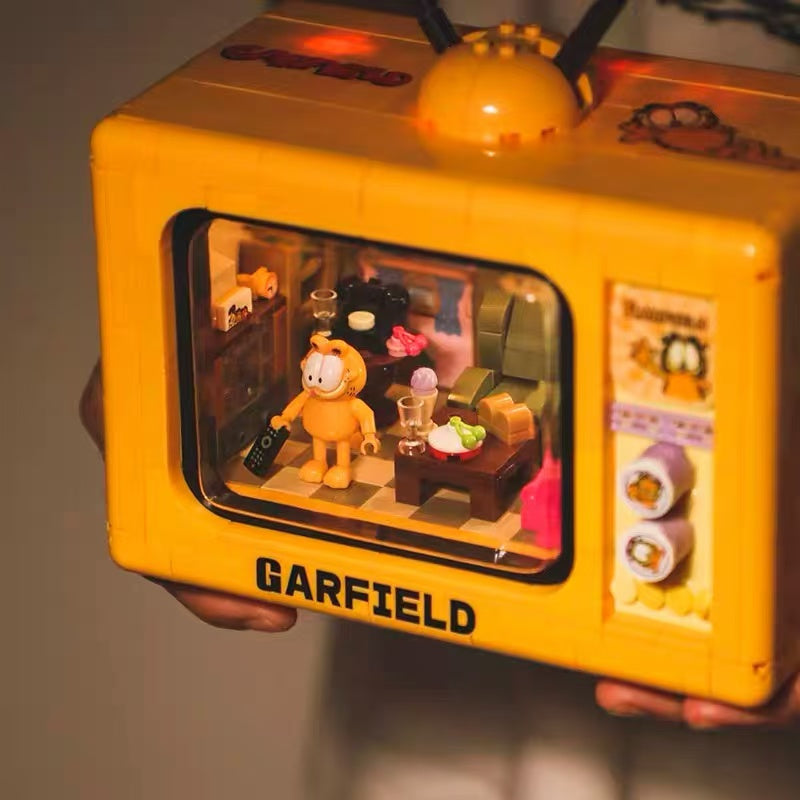 DIY Retro TV Display Box - Garfield Inspired