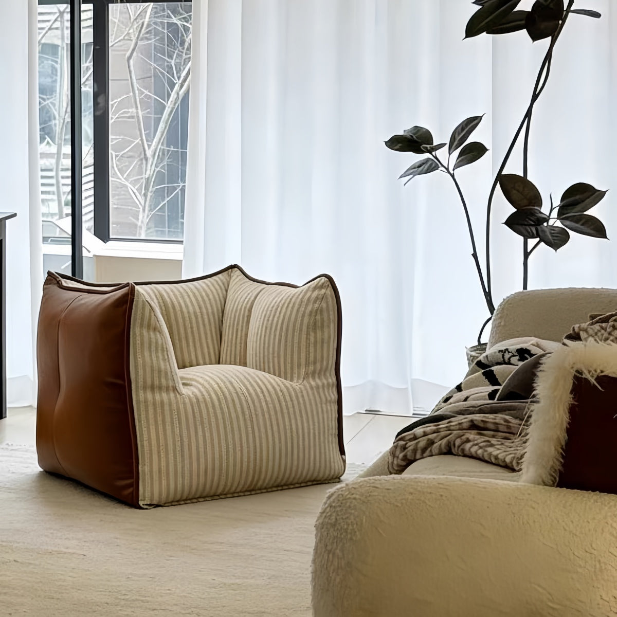 Lune Lounge Chair