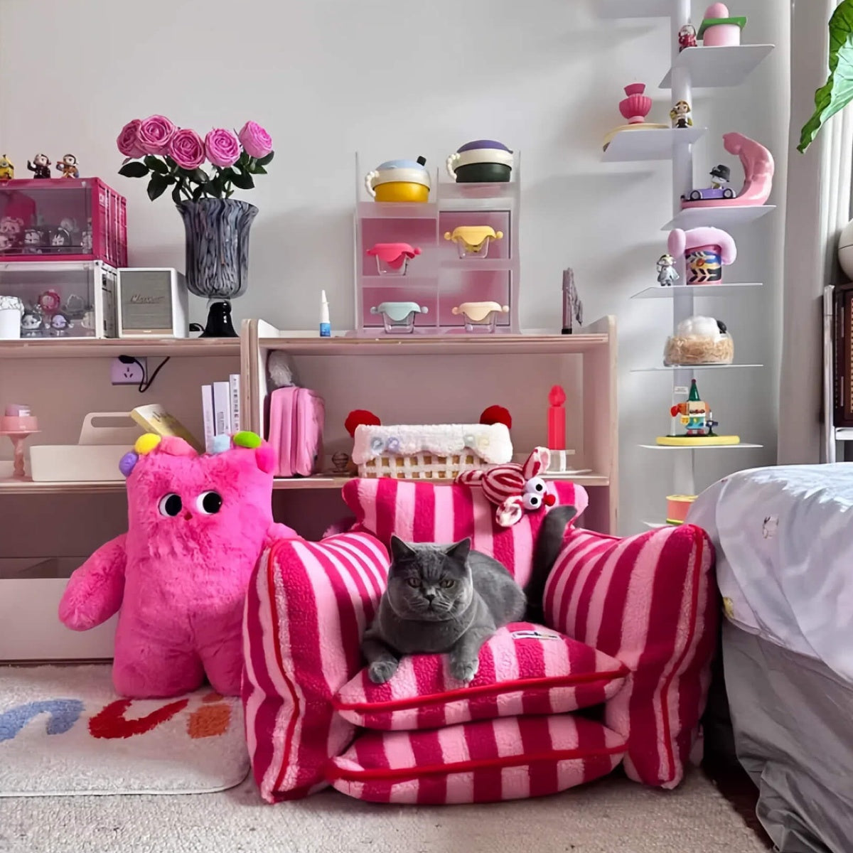 Dopamine Stripe Pet Sofa